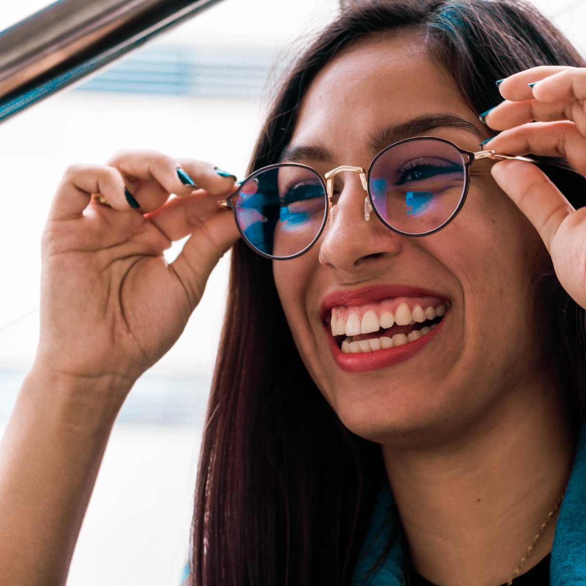 VS Eyewear Brings Variety to Online Glasses Shopping